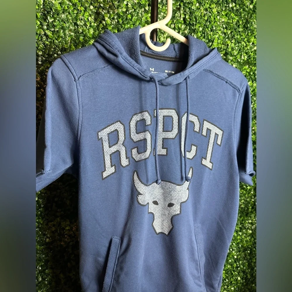 Under Armour Project Rock RSPCT Men’s Small Short Sleeve Blue Hoodie